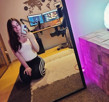 actuallyalisa エロティックなスター 写真