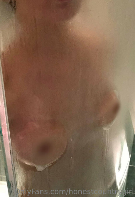 毛深いラテン系オンリーファンズ ポルノ 画像