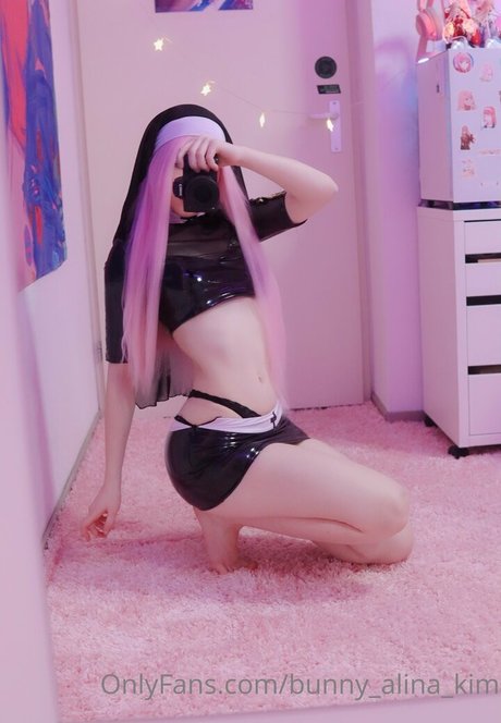 エモティーンオンリーファンズ セクシー裸 画像