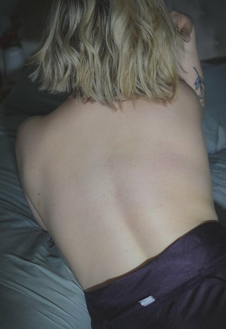 痩せたティーンのオンリーファンズ パーフェクト 写真