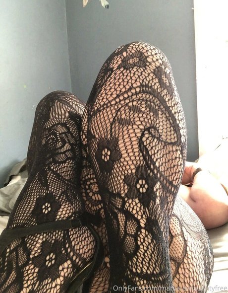 mama is naughtyfree 裸のモデル 写真