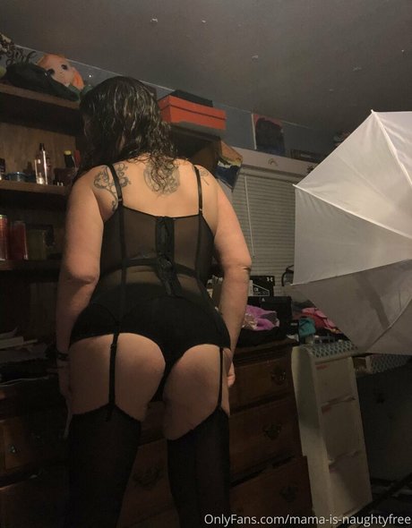 mama is naughtyfree ホットモデル 写真