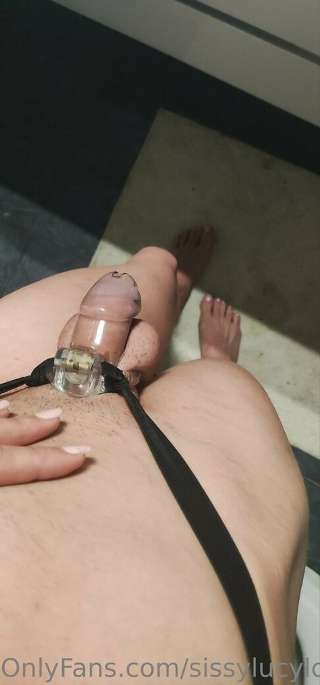 sissylucylove ヌードのポルノスター ギャラリー