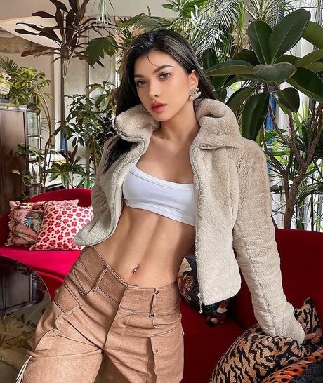 大きな黒い猫OnlyFans ホットセクシー 写真