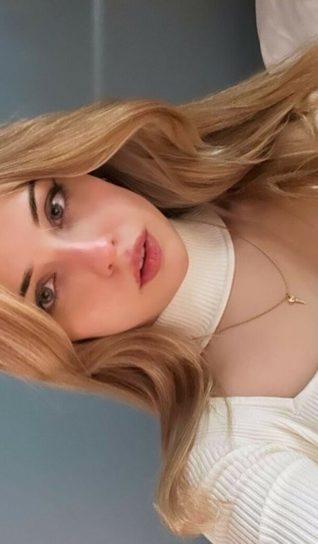 Foalfish セクシーなスター ギャラリー