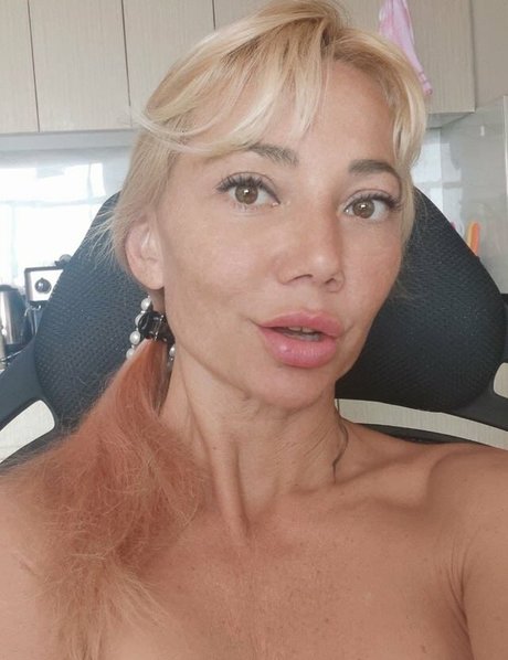 Mommy Di セクシー女優 写真