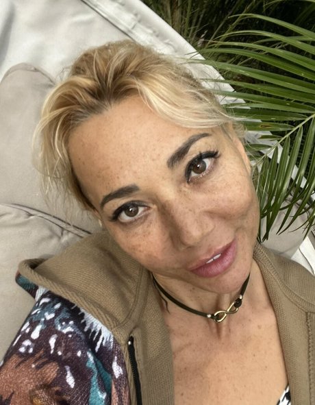 アナル舐めオンリーファンズ エロ 画像