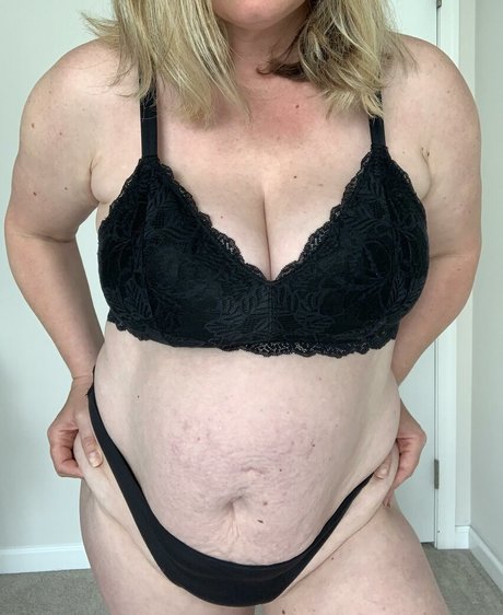 巨乳の熟女オンリーファンズ ポルノグラフィック ギャラリー