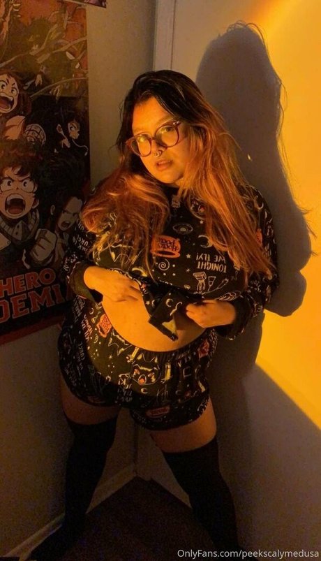 peekscalymedusa 独占スター 画像