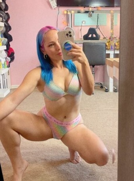 ブルネットのPOV OnlyFans 美しいヌード 画像