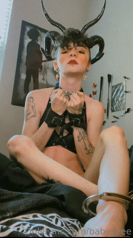 不明なファン 裸 写真