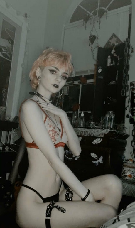 Babyyzee 裸のスター ギャラリー