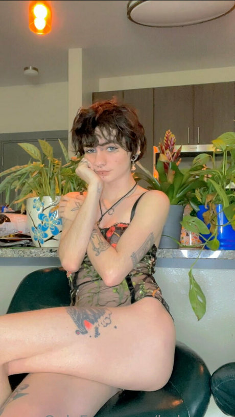 Babyyzee スター ヌード 写真