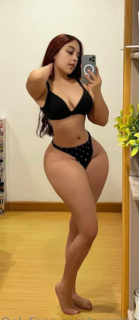 18歳のティーン限定ファン エロチック 写真