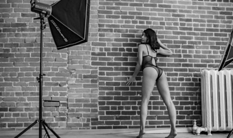 曲線美のランジェリーOnlyFans アートポルノ 画像