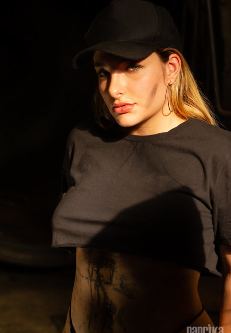 小人の裸OnlyFans ホットヌード 写真