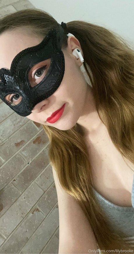 Lily Brooke ヌードモデル 写真