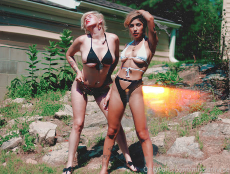 巨大なチンポを持つシーメールオンリーファンズ 無料エロ 写真