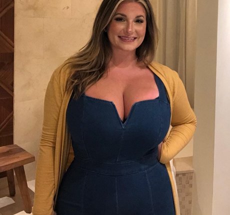 赤毛ティーンオンリーファンズ ホットヌード ギャラリー