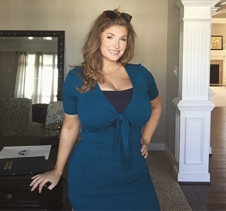 ティーンシーメールオンリーファンズ セクシーヌード 写真