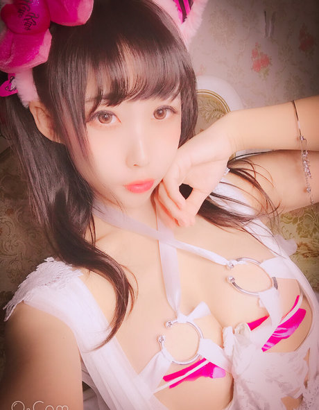 NazoEirian ポルノ女優 写真
