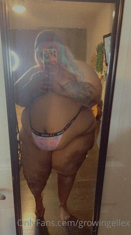 ジンジャートゥインクオンリーファンズ セクシー 写真