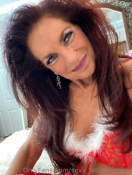 ピアス乳首オンリーファンズ 無料ヌード 写真