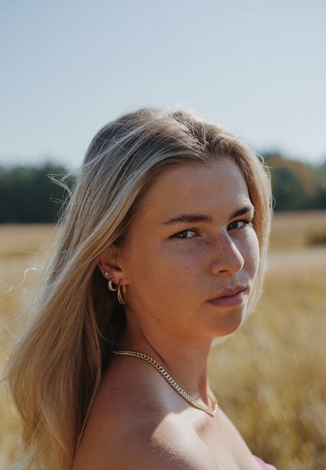 青い髪のオンリーファンズ 無料 写真