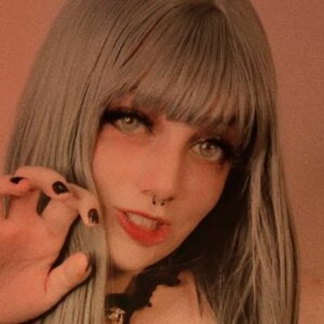 Samantha Ludvig 裸のスター 写真