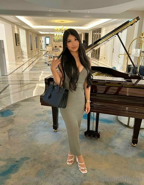 geminibabyofficial エロティック女優 写真