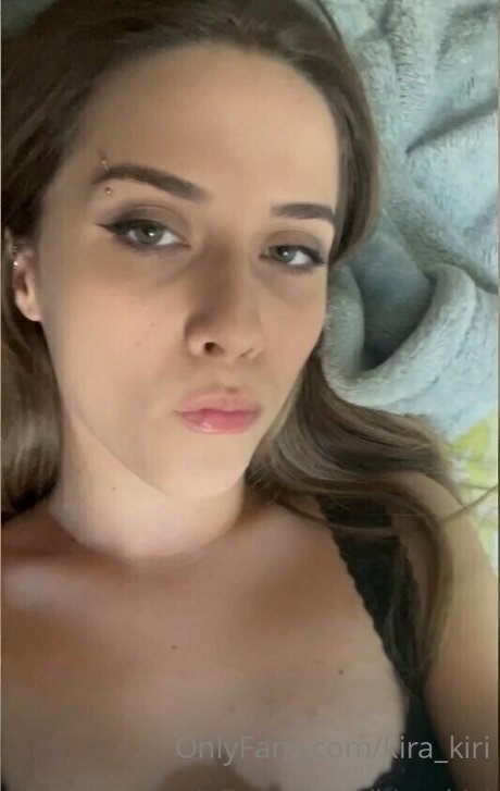 巨乳の赤毛オンリーファンズ セクシー裸 画像