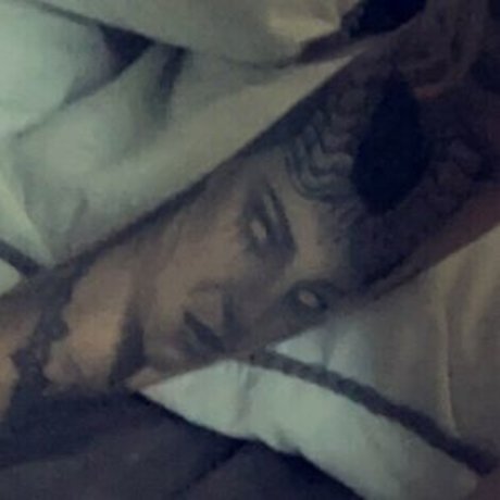 creamycaitlin 裸のモデル 写真