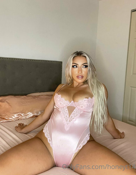 ラテン系ティーンオンリーファンズ ホットポルノ 写真