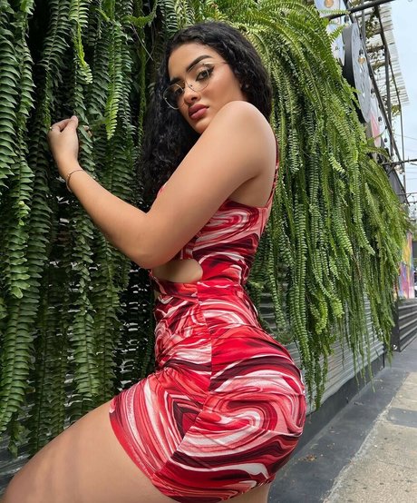 Camila Krystel ポルノモデル 画像