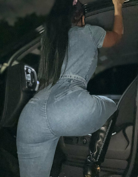 背が高くて巨乳のOnlyFans 限定 写真