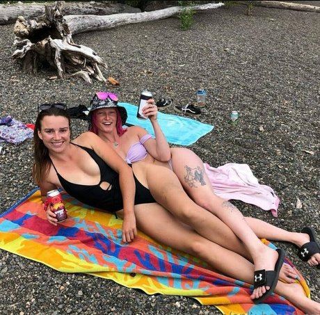 黒檀の熟女オンリーファンズ 無料裸 画像