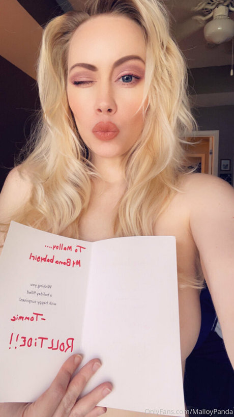 malloypanda 裸の女優 写真