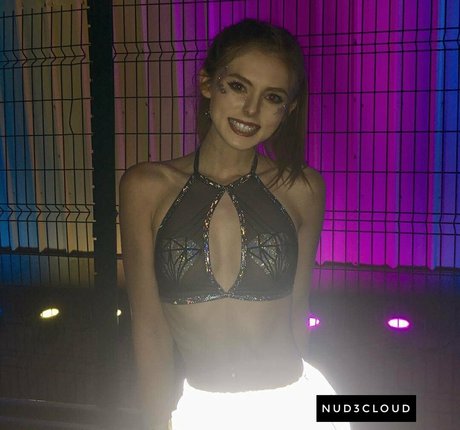 Chloe Mettenbrink 完璧な女優 画像