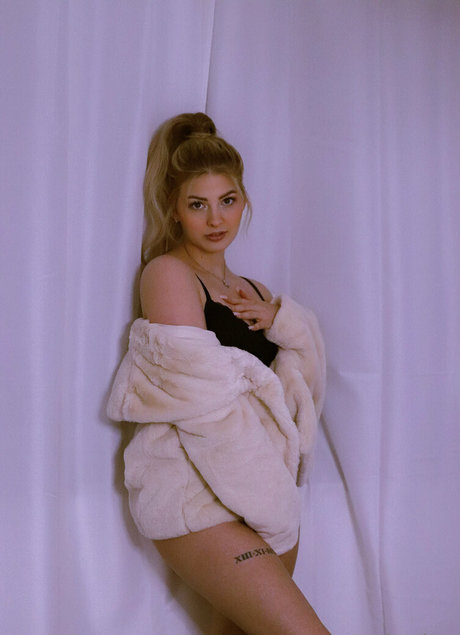 asmrjanina かわいいポルノスター 写真