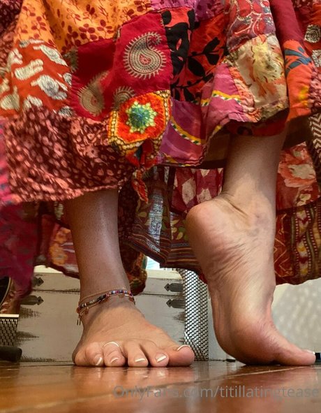 熟女の足オンリーファンズ アダルト 画像