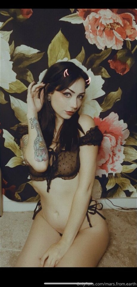 mars from earth アート女優 写真