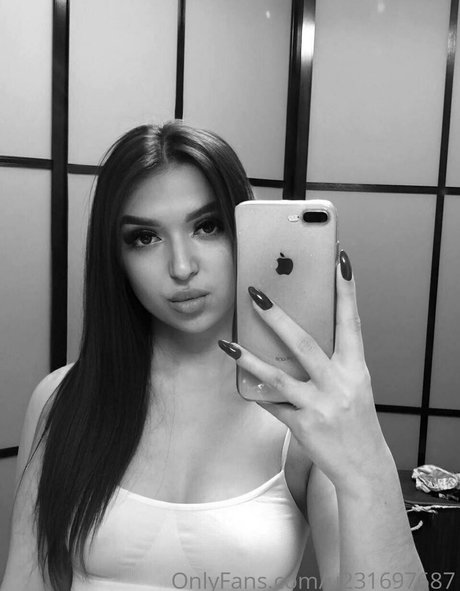 巨乳ティーンオンリーファンズ 無料ヌード 写真