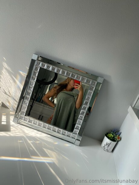 Itsmisslunabay 裸の女優 写真