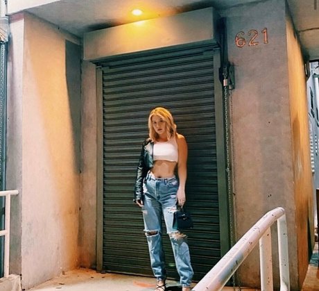 Ashley Monet ポルノスター ヌード 写真