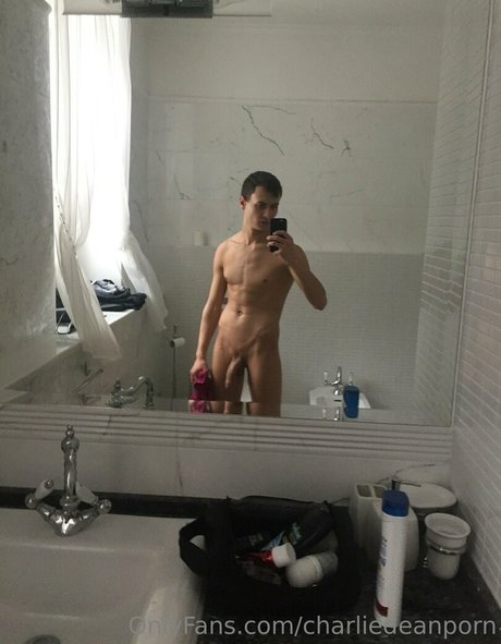 charliedeanporn ヌードモデル 写真