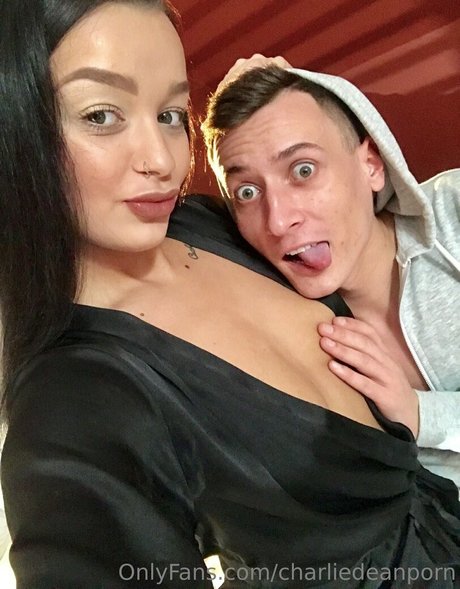 charliedeanporn エロティックモデル ギャラリー
