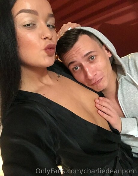 charliedeanporn アート女優 画像