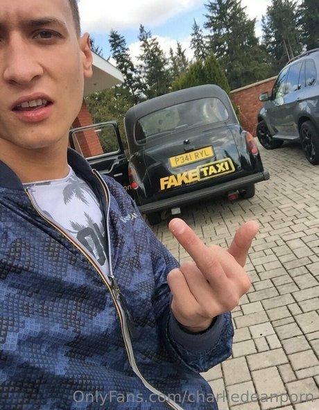 charliedeanporn 無料女優 画像