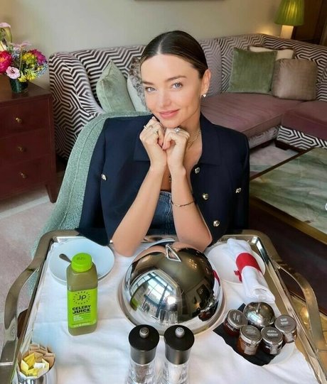 Miranda Kerr ポルノモデル 画像