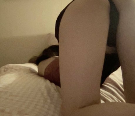 日本の女子高生OnlyFans エロチック 画像